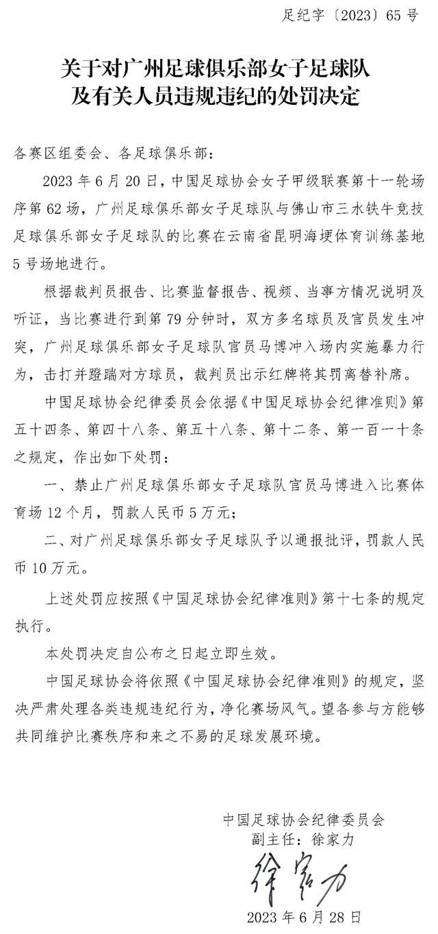 而到了系列第三部，诺兰以全平易近皆英雄与蝙蝠侠的传承为三部曲划上美满的句号。